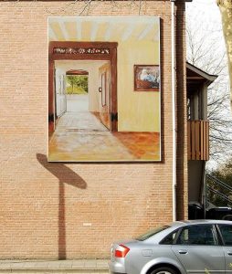 muurschildering van doorkijkje in oud gebouw, aan de buitenmuur van een woning aan de Fossemaheerd in Beijum, Groningen